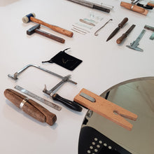 Load image into Gallery viewer, jewelry making bench שולחן צורפות לסדנא
