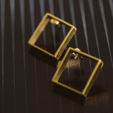 Load image into Gallery viewer, Linea square studs