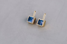 Load image into Gallery viewer, Short drop Cubic Earrings
