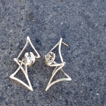 Load image into Gallery viewer, Nouvuo Bean Earrings