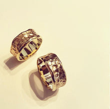 Load image into Gallery viewer, Moon land wedding rings