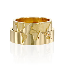 Load image into Gallery viewer, Gold World map wedding rings