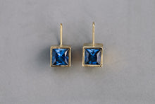 Load image into Gallery viewer, Short drop Cubic Earrings
