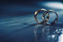 Load image into Gallery viewer, Moon land wedding rings

